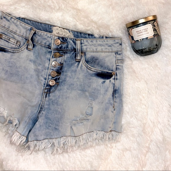a l t a r ‘ d s t a t e || frayed hem jean shorts · · · 25/1 - Picture 2 of 7